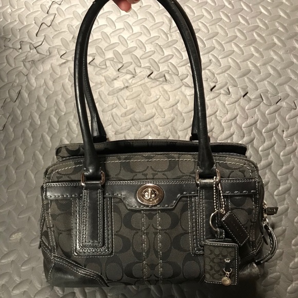 Classic Coach bag!! - Picture 2 of 7